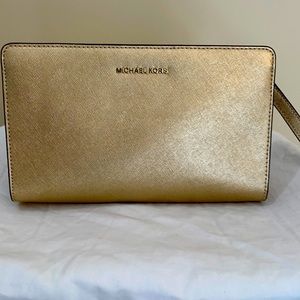 Michael Kors Jet Set Travel Crossbody Clutch Gold